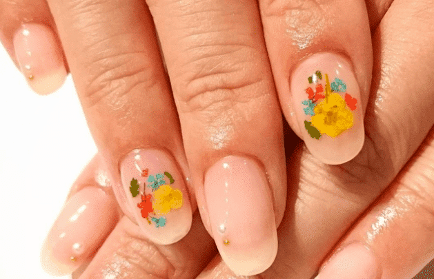 fiori secchi nail art