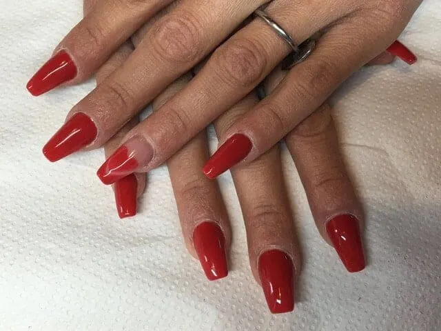 unghie gel rosse