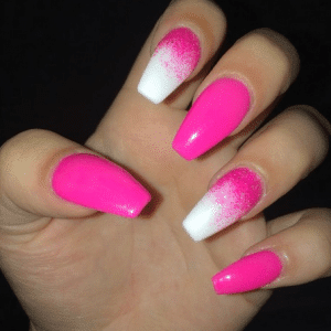 unghie rosa fluo