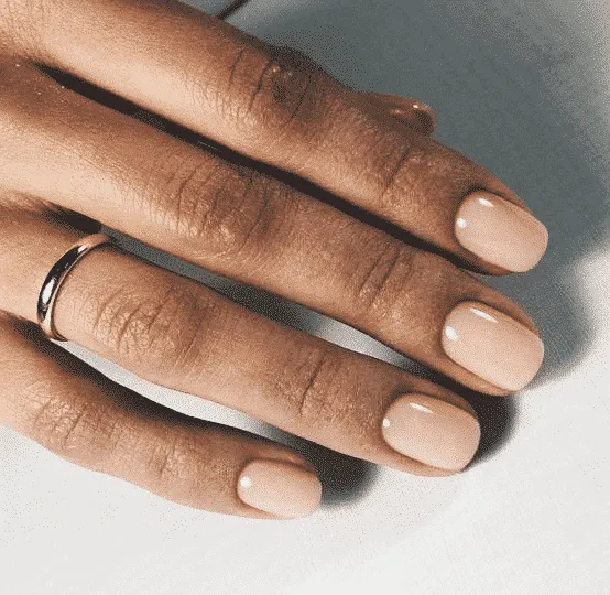 unghie nude look
